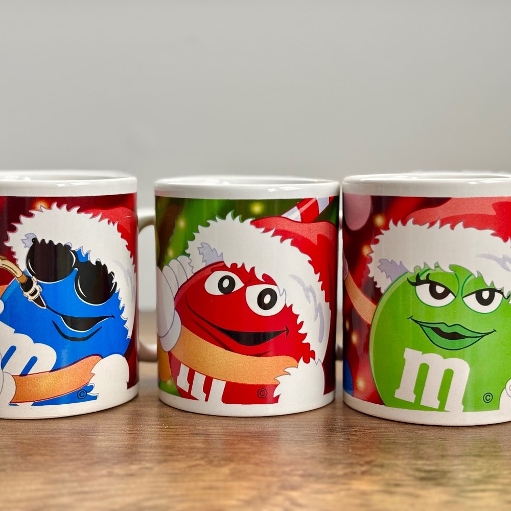 VINTAGE Christmas Coffee Tea Mugs M&M CANDY Set of 3 RED BLUE GREEN Holiday NEW